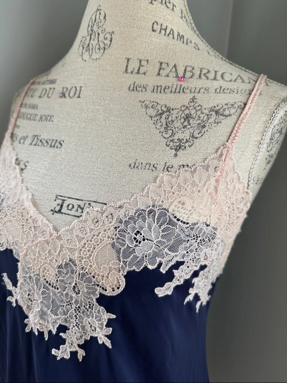 Natori‎ Enchanted blue satiny lace trimmed chemise EUC size small